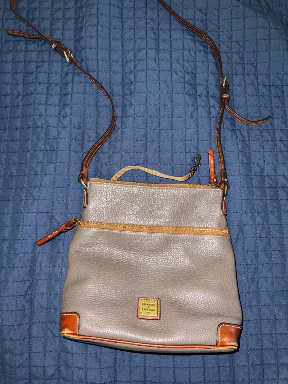 Dooney & Bourke Taupe Gray Pebbled Leather Crossbody Brown Trim Red Lining